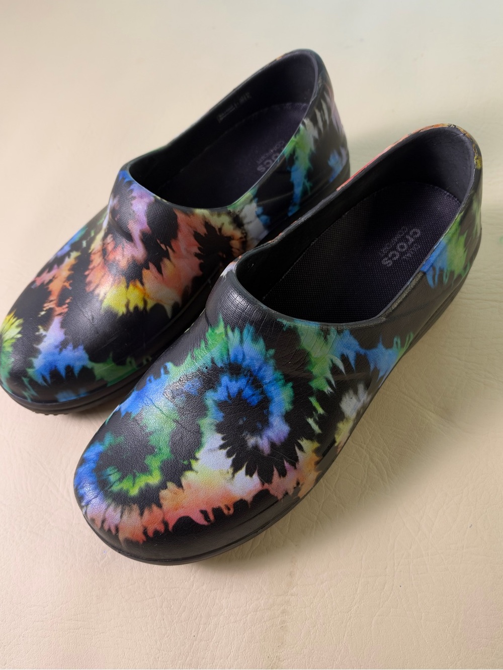 Crocs Dual Comfort Tie Dye Graphics Swirl Slip Resistant Nurse Clogs Size w 9